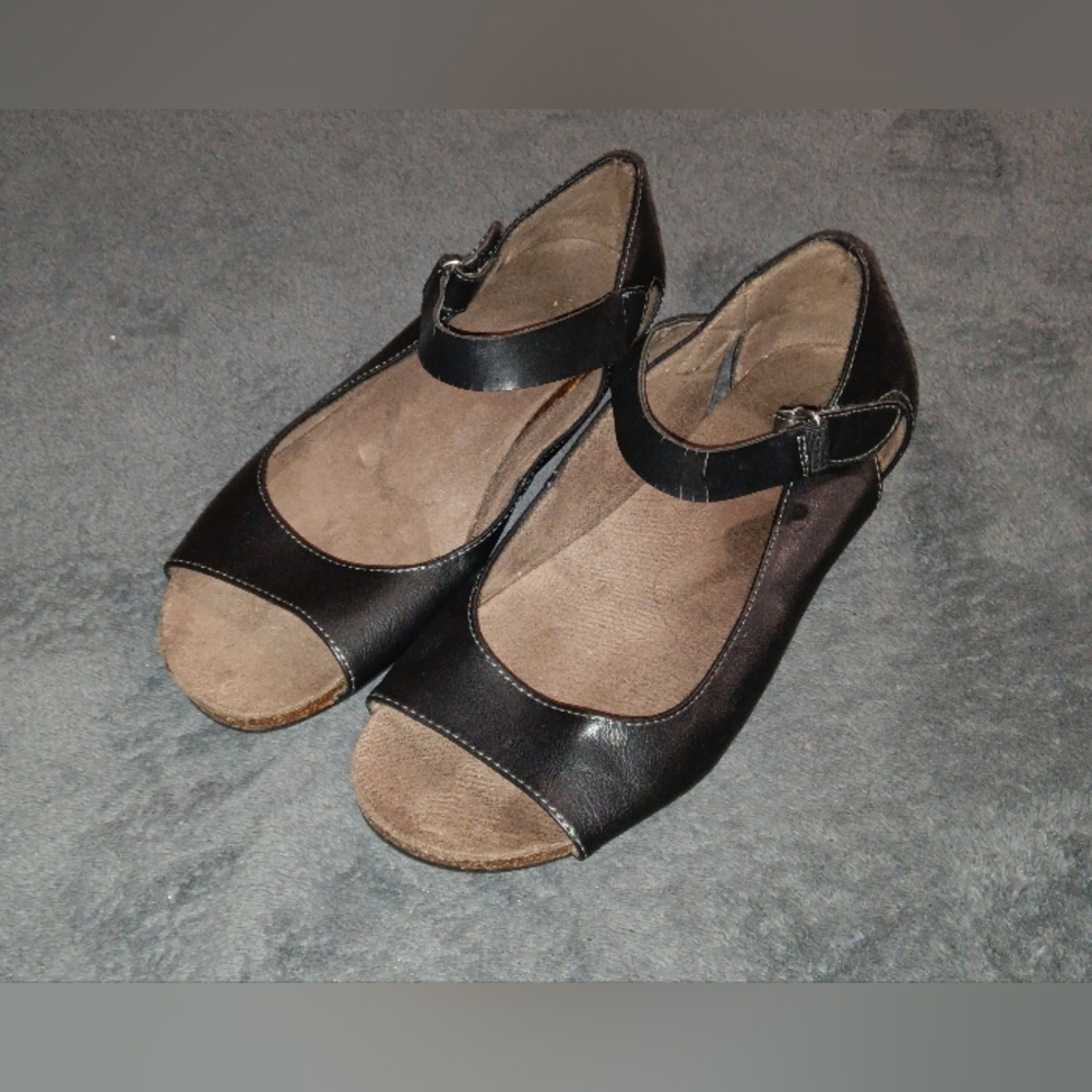 Natural Soul Black Flats